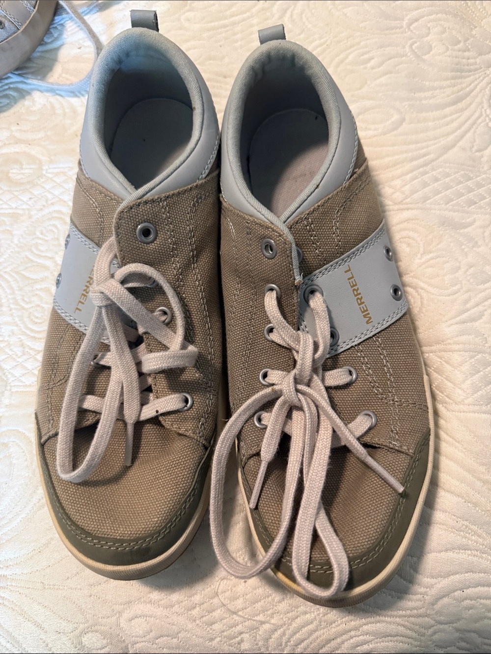 Merrell Woman’s Beige Canvas Lace-Up Sneakers